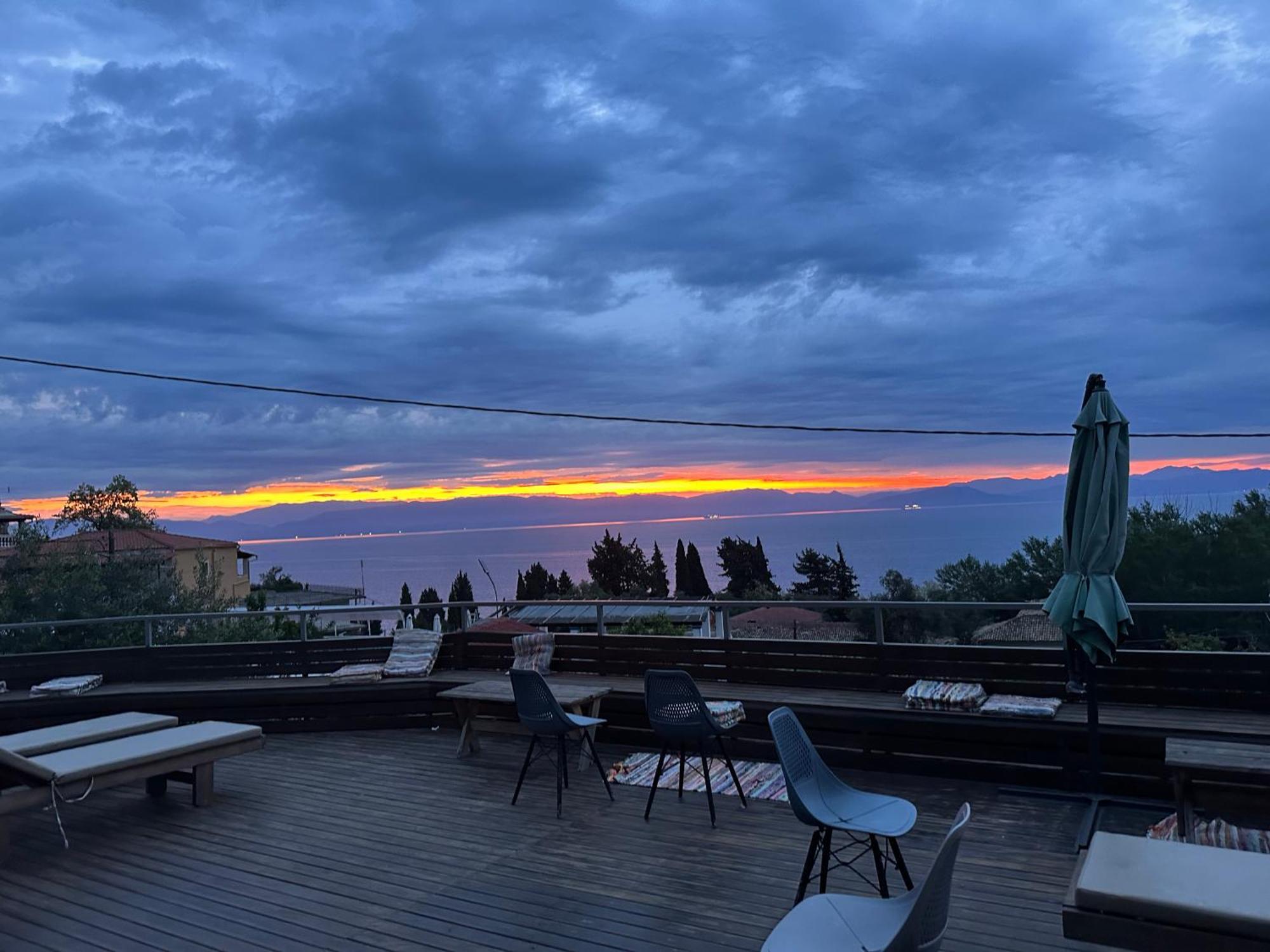 Seven Keys Luxury Suites Achilleion Bagian luar foto