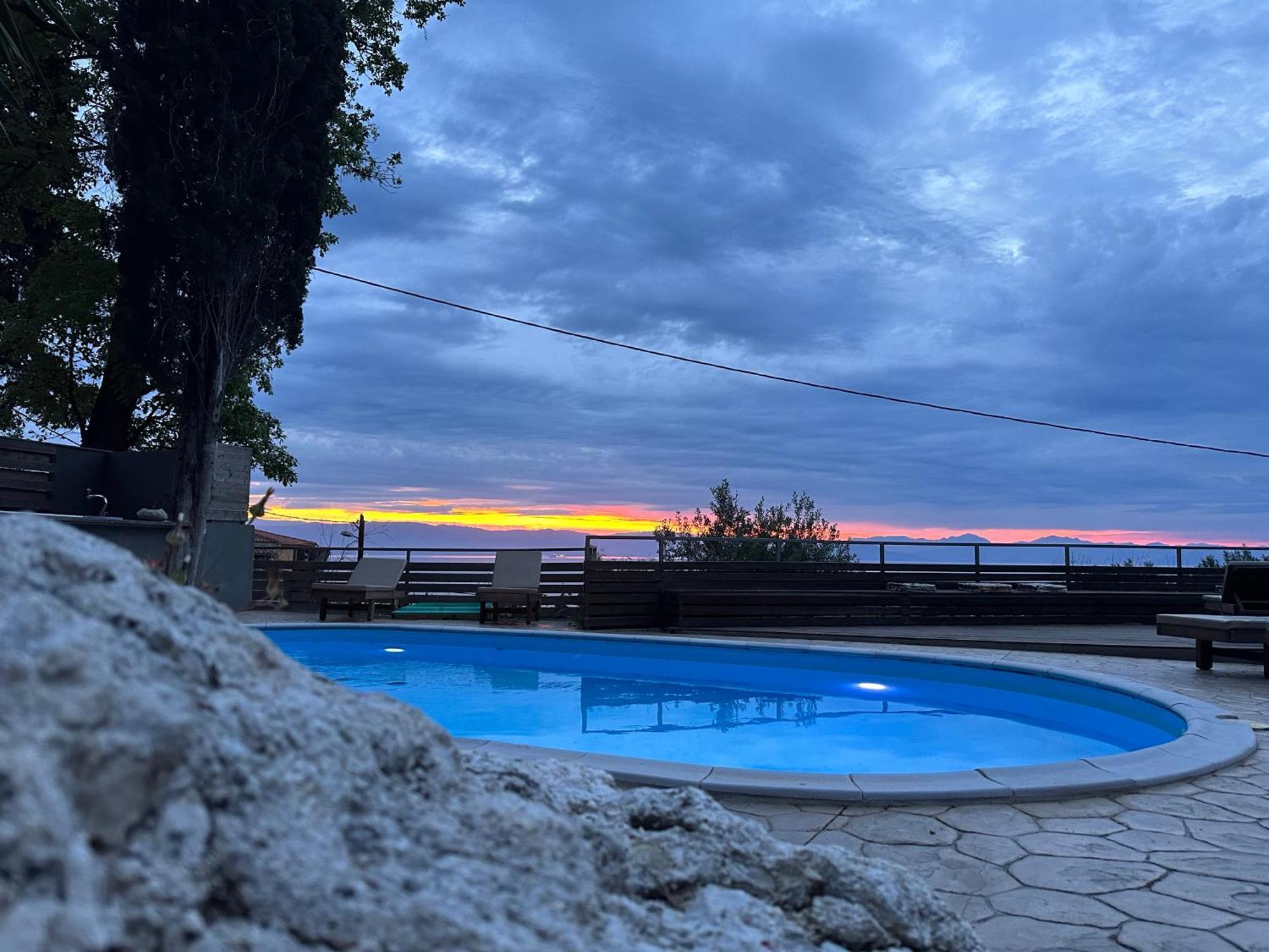 Seven Keys Luxury Suites Achilleion Bagian luar foto